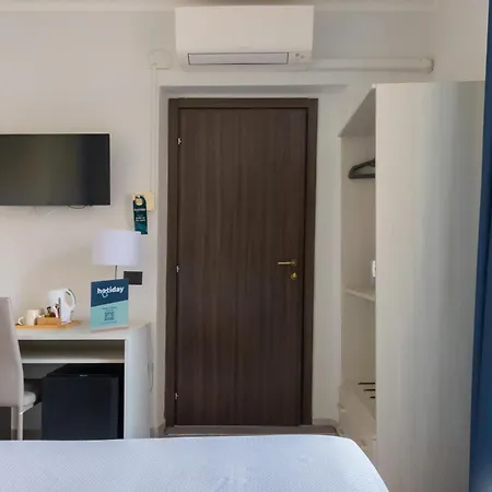 Отель Hotiday 3*